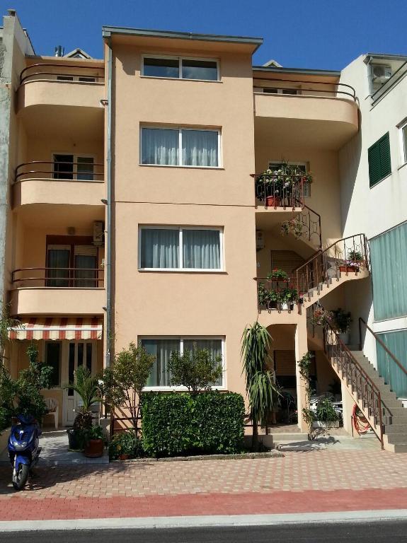 Apartments Deak Makarska Eksteriør bilde